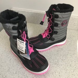 New! Girls Khombu snow boots size 4